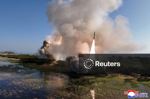 North Korea fires multiple cruise missiles toward east sea  - ảnh 1