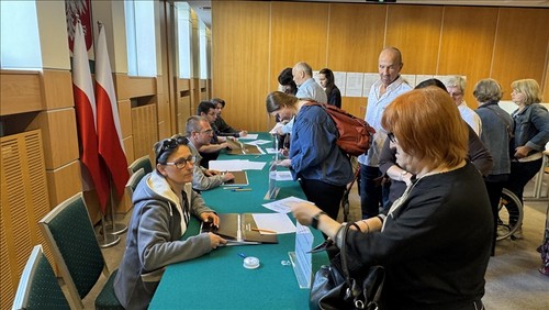 Karol Nawrocki wins Poland's presidential election  - ảnh 1