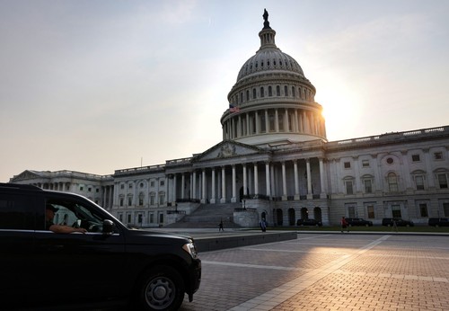US Congress approves 9 billion USD in Trump cuts to foreign aid, public media - ảnh 1