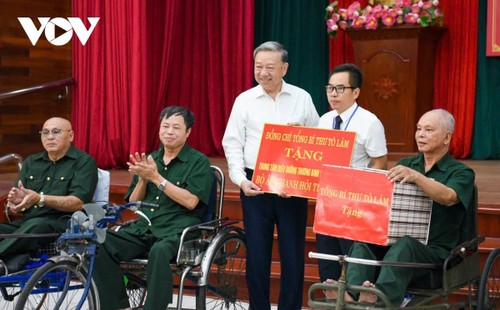 Honoring national contributors is a moral duty, says Party chief  - ảnh 2