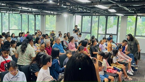 Mother-daughter duo turns goldfish myth into science adventure in new book - ảnh 3