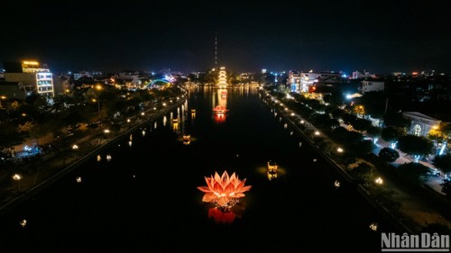 Hoa Lu ancient street: Ninh Binh’s dazzling nighttime gem - ảnh 1
