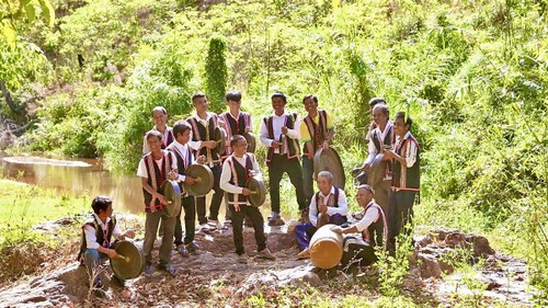 Xo Dang ethnic community builds eco-tourism by Dak Loi stream - ảnh 2