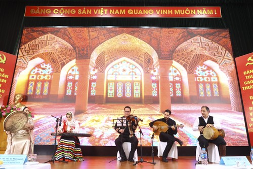 Iranian traditional music builds friendship between Iran and Vietnam - ảnh 1
