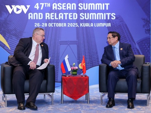 PM meets with Australian PM, Russian Deputy PM on ASEAN Summit sidelines - ảnh 2