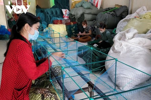 Thom Rom’s net weavers race to meet flood-season demand - ảnh 3
