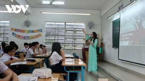 Turning English into real-world experiences: inspiring story of teacher Do Uyen - ảnh 1