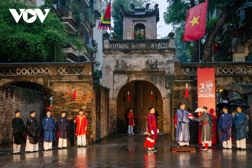 Hanoi’s ancient gate-opening ritual for Lunar New Year reenacted  - ảnh 1