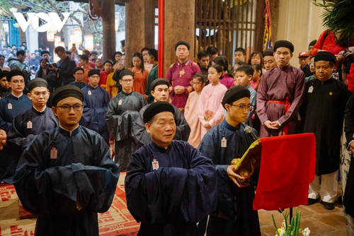Hanoi’s ancient gate-opening ritual for Lunar New Year reenacted  - ảnh 21
