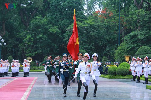 美国总统奥巴马开始对越南进行正式访问 - ảnh 2