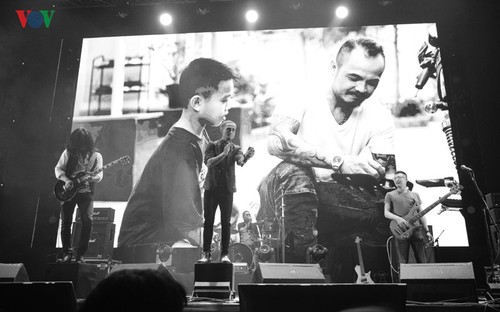 Toàn cảnh Rockshow “Trần Lập - Hẹn gặp lại” ấn tượng và xúc động - ảnh 20