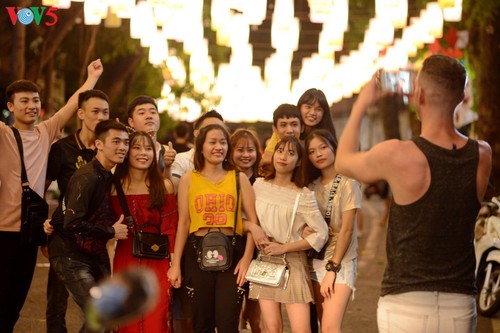 Hoạt động văn hóa Tết Trung thu truyền thống năm 2019 tại Hà Nội thu hút du khách - ảnh 12