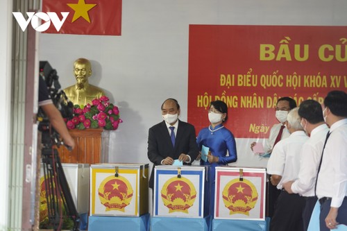 Lãnh đạo Đảng, Nhà nước thực hiện quyền bầu cử tại các thành phố lớn - ảnh 11