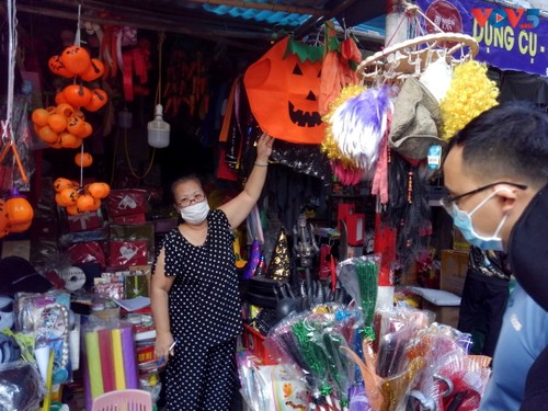 Không khí phố Hàng Mã những ngày gần lễ Halloween - ảnh 12