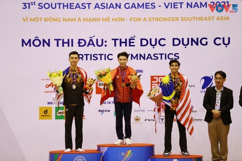 Những khoảnh khắc ấn tượng của Thể dục dụng cụ Việt Nam tại SEAGames 31 ngày 15/5 - ảnh 16