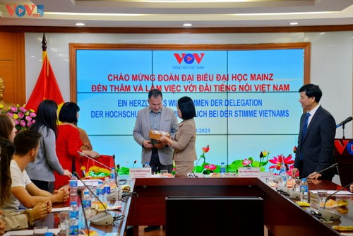 Đoàn nghiên cứu của Đại học Mainz, Cộng hòa liên bang Đức thăm Đài Tiếng Nói Việt Nam - ảnh 8