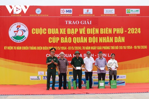 Kịch tính chặng 3 cuộc đua xe đạp Về Điện Biên Phủ 2024 - ảnh 11