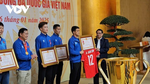 Thủ tướng gặp mặt và trao thưởng Đội tuyển Việt Nam vô địch ASEAN Cup 2024 - ảnh 10