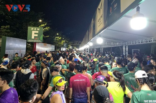 Hơn 12.000 vận động viên tranh tài tại Tây Hồ Half Marathon 2025 - ảnh 2