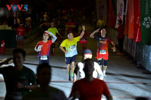 Hơn 12.000 vận động viên tranh tài tại Tây Hồ Half Marathon 2025 - ảnh 15