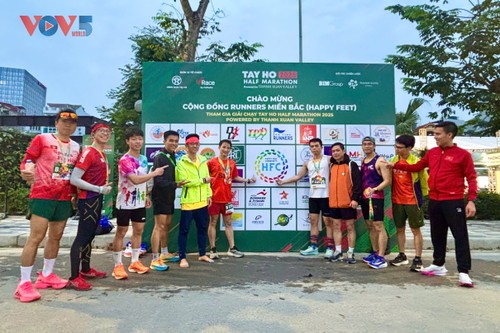 Hơn 12.000 vận động viên tranh tài tại Tây Hồ Half Marathon 2025 - ảnh 18