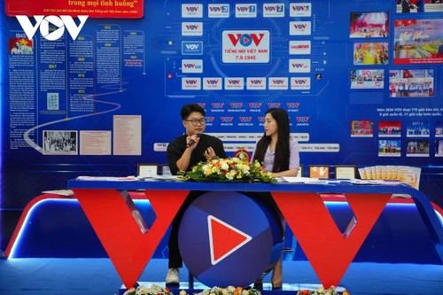 Hội báo toàn quốc 2025: Nhiều hoạt động sôi nổi tại gian trưng bày của VOV - ảnh 10