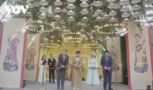 Phu nhân Ngô Phương Ly dự khai mạc Lễ hội văn hóa Việt Nam tại Moscow, Nga - ảnh 1