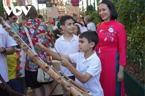 Phu nhân Ngô Phương Ly dự khai mạc Lễ hội văn hóa Việt Nam tại Moscow, Nga - ảnh 4