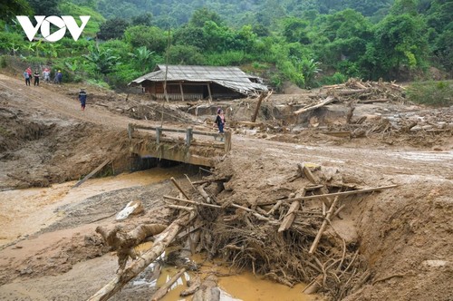 Tấm gương dũng cảm của Trưởng bản Mùa A Thi - ảnh 1