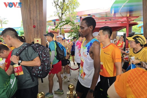 Rực rỡ sắc màu tại đường chạy VTV LPBank - Nhịp điệu xuyên thời gian - ảnh 4