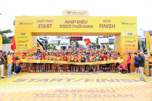 Rực rỡ sắc màu tại đường chạy VTV LPBank - Nhịp điệu xuyên thời gian - ảnh 6