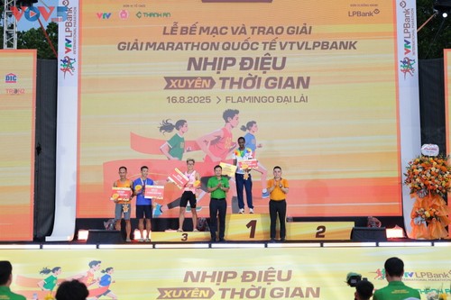 Rực rỡ sắc màu tại đường chạy VTV LPBank - Nhịp điệu xuyên thời gian - ảnh 10