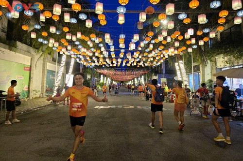 Rực rỡ sắc màu tại đường chạy VTV LPBank - Nhịp điệu xuyên thời gian - ảnh 12