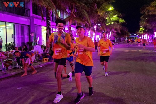 Rực rỡ sắc màu tại đường chạy VTV LPBank - Nhịp điệu xuyên thời gian - ảnh 13