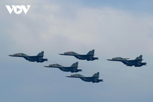 Tổng hợp luyện diễu binh: Tiêm kích, trực thăng bay trên Quảng trường Ba Đình - ảnh 1