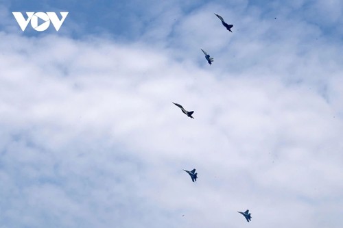 Tổng hợp luyện diễu binh: Tiêm kích, trực thăng bay trên Quảng trường Ba Đình - ảnh 2