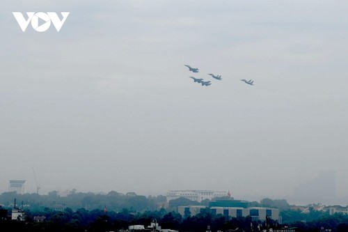 Tổng hợp luyện diễu binh: Tiêm kích, trực thăng bay trên Quảng trường Ba Đình - ảnh 3