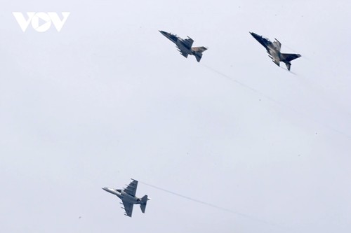 Tổng hợp luyện diễu binh: Tiêm kích, trực thăng bay trên Quảng trường Ba Đình - ảnh 8