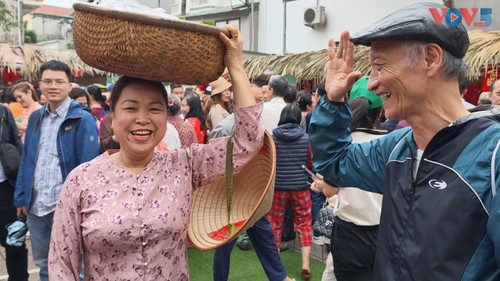 Lễ hội xôi Phú Thượng - Quảng bá di sản tới bạn bè năm Châu - ảnh 15