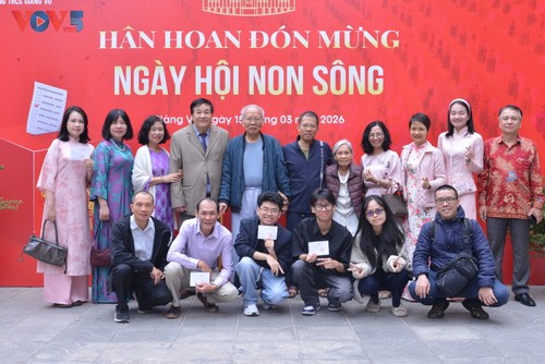 Người dân Hà Nội phấn khởi thực hiện quyền công dân trong ngày bầu cử - ảnh 15