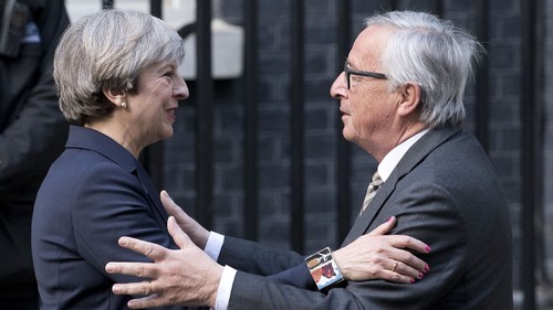 Juncker et May veulent "accélérer les efforts" pour un accord sur le Brexit - ảnh 1