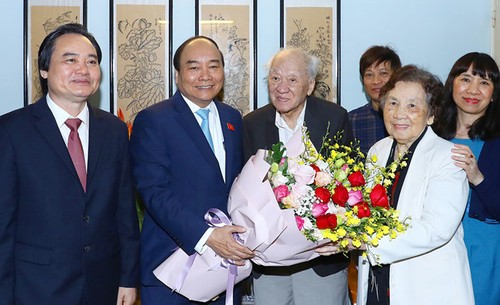 Célébration de la journée des enseignants vietnamiens - ảnh 2