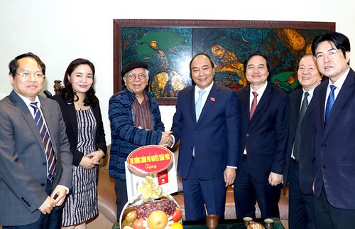 Célébration de la journée des enseignants vietnamiens - ảnh 3