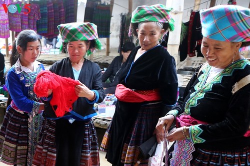 Le vieux marché de Tam Duong - ảnh 2