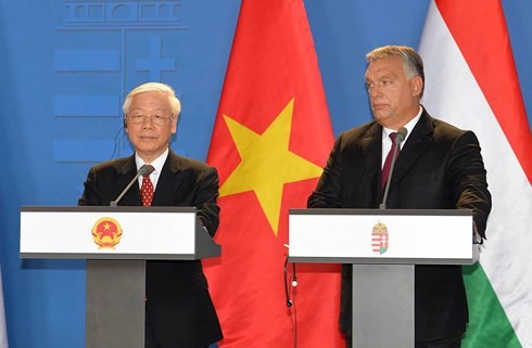 Conférence de presse donnée par Nguyên Phu Trong et Viktor Orban - ảnh 1