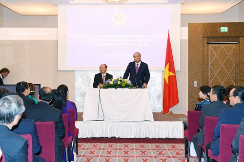 Nguyên Xuân Phuc rencontre des Vietnamiens d’Autriche et d’Europe - ảnh 2