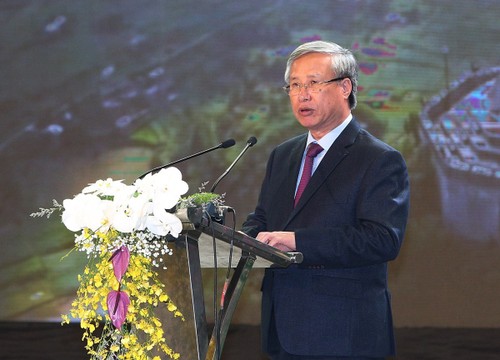 Des patriarches et des chefs de hameau de localités frontalières à l’honneur - ảnh 2