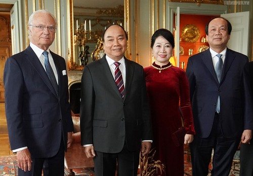 Nguyên Xuân Phuc rencontre le roi de Suède Charles XVI Gustav - ảnh 1