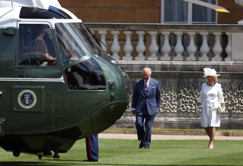 Donald Trump reçu par la reine Elizabeth II - ảnh 2