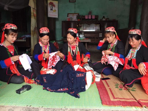 Truong Thi Hoa, l’artisane bienveillante des Dao Thanh Y - ảnh 2